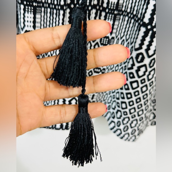 Black & White Ikat Tribal PRint Sleeveless Top By Ruby Rd. Size L - Picture 4 of 8